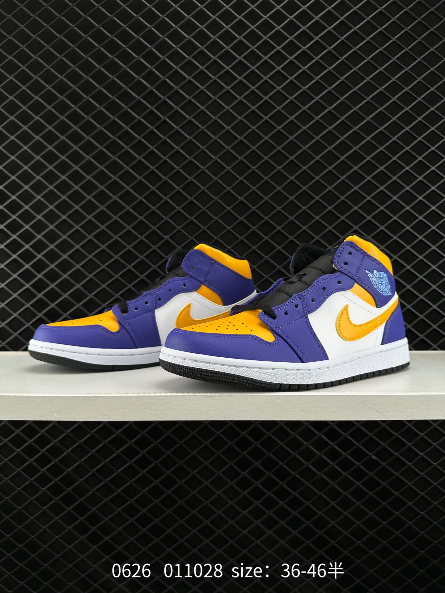 （NIKE）AIR JORDAN 1 MID